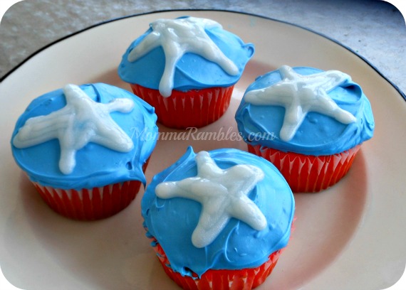 Bake Captain America Cupcakes in honor of America's Finest